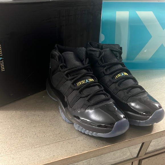 Jordan Other - Air Jordan 11 retro black/gamma blue sneakers US 9
